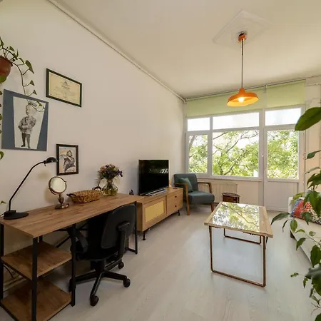 Charming Apartment With Refreshing View In The Heart Of Kadikoy *