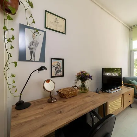 شقة Charming Apartment With Refreshing View In The Heart Of Kadikoy *