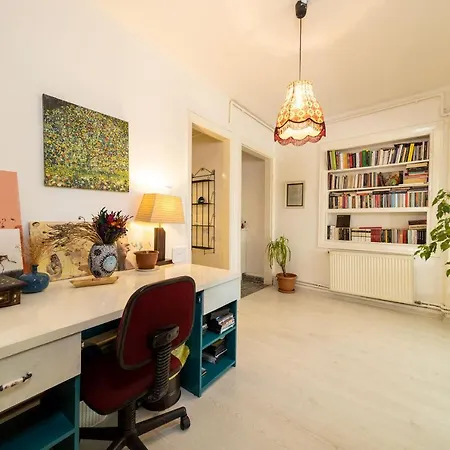 Charming Apartment With Refreshing View In The Heart Of Kadikoy شقة